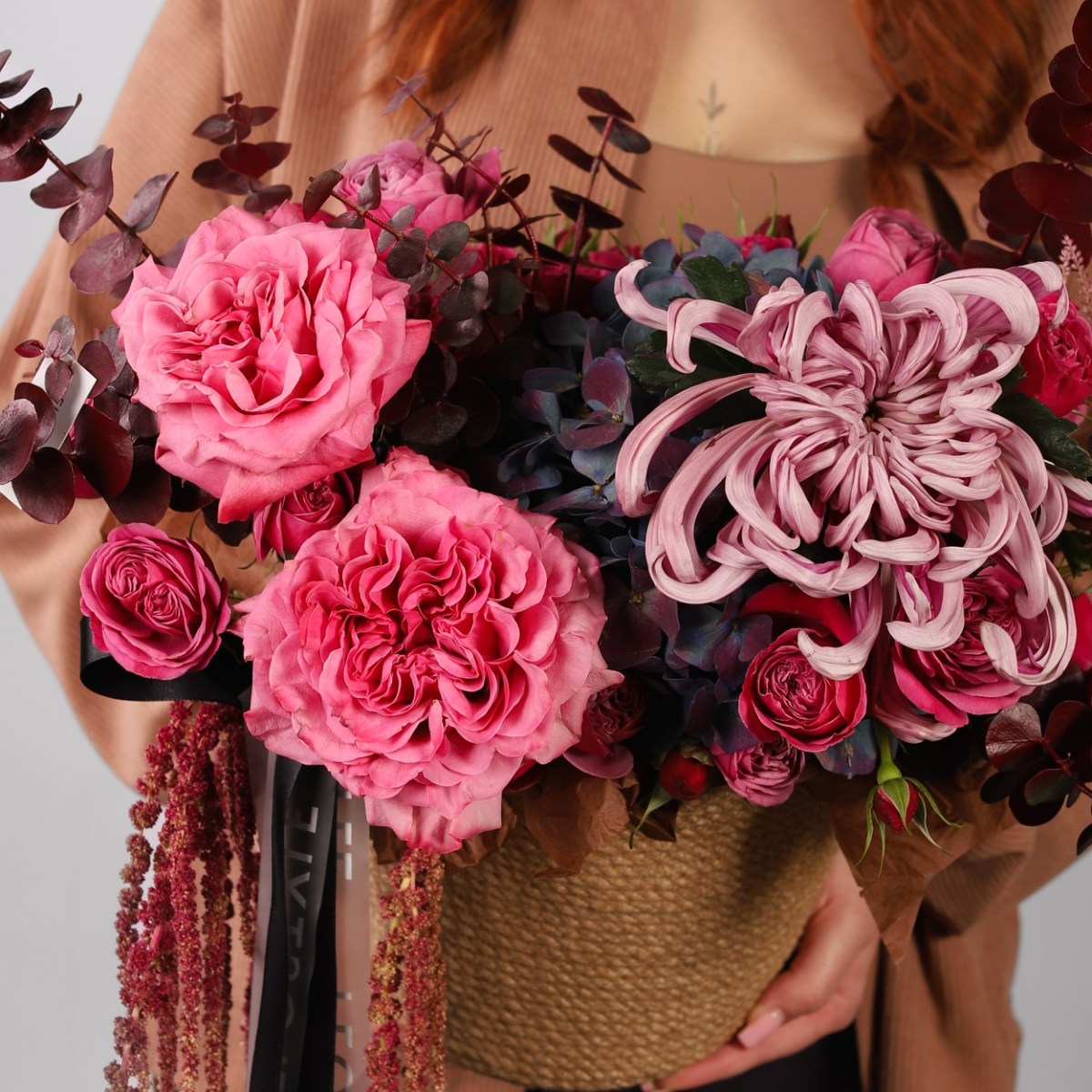 osennij buket cvetov v korzine 7